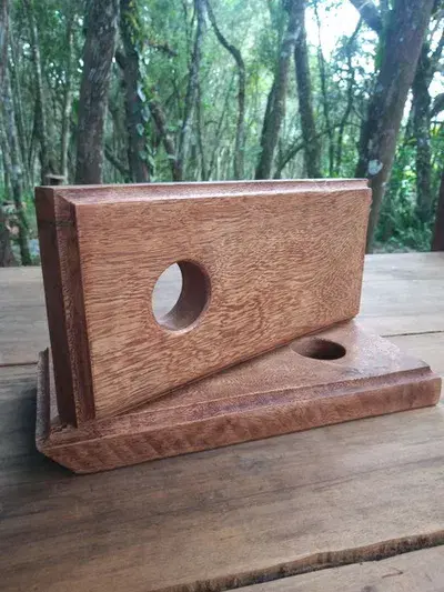 Suporte Mágico para Garrafas de Vinho