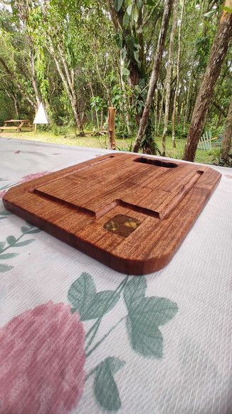 Tábua de Servir em Freijó Detalhe em Resina