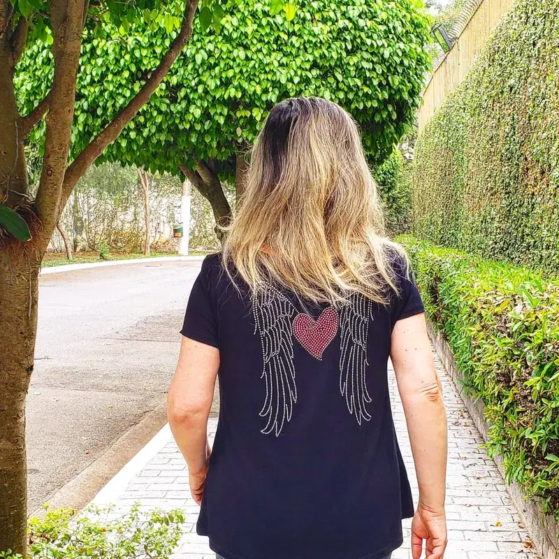 Blusa Asas Coração com linda estampa em Cristais