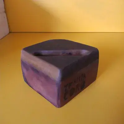 Suporte para celular com amplificador natural de som